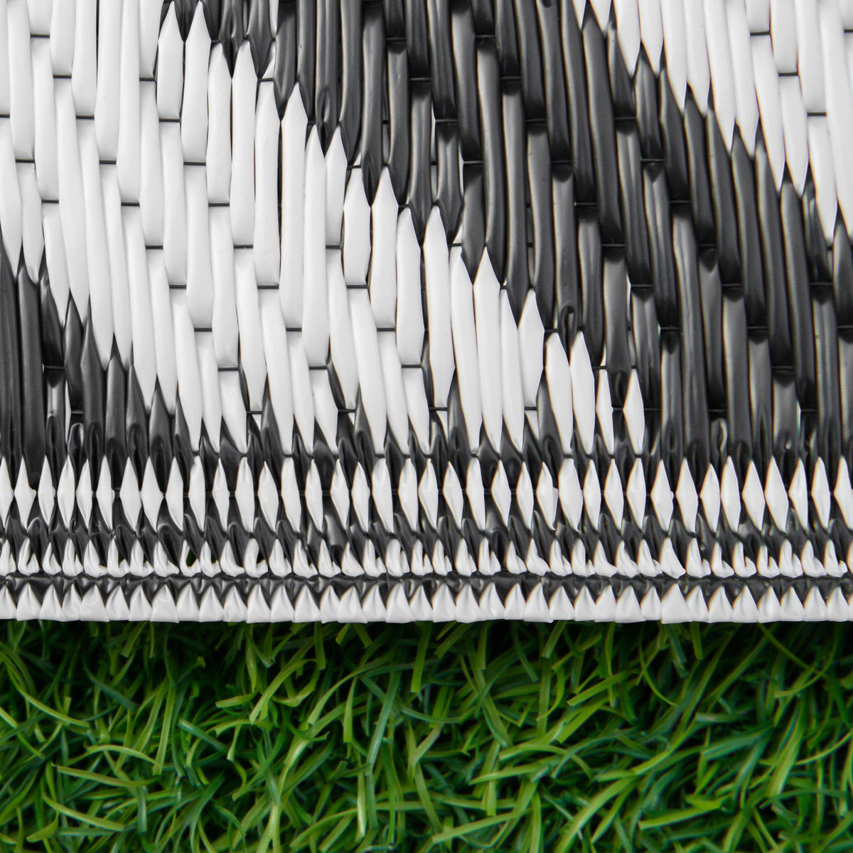 Outdoor Rug, Water-Repellent Double-Sided, Black and White