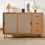 Country-style sideboard with two sliding doors and three drawers, adjustable shelves, in wood.