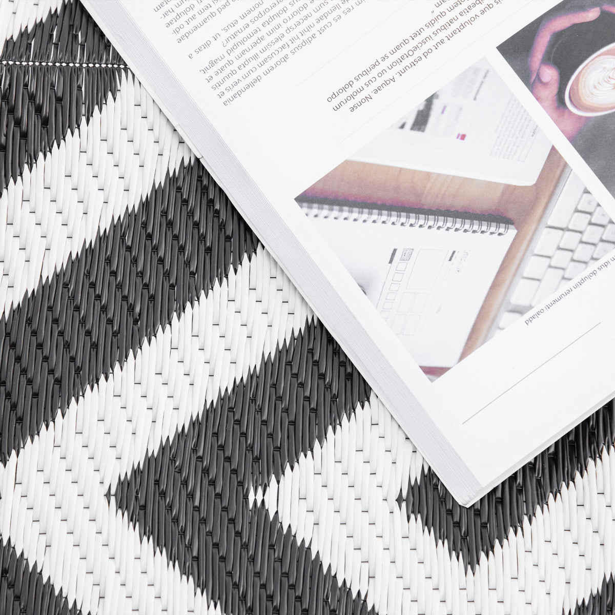 Outdoor Rug, Water-Repellent Double-Sided, Black and White